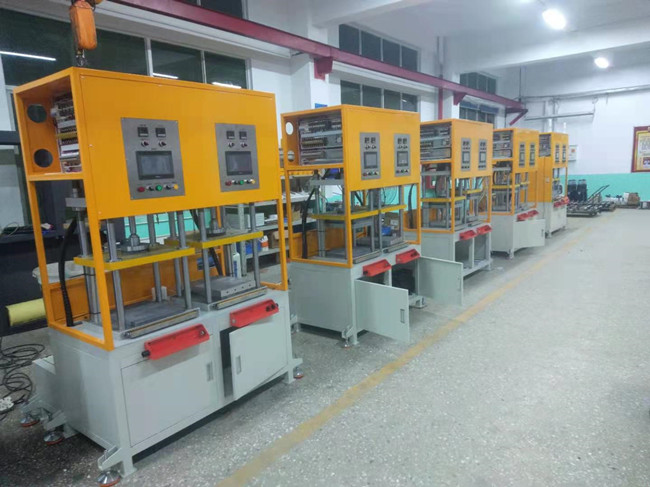 新四柱油壓熱壓成型機(液壓熱壓機) 新四柱油壓熱壓成型機(液壓熱壓機)