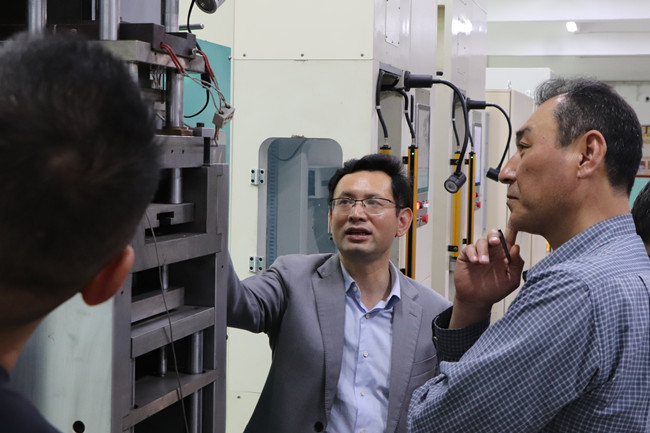 日本TDK領(lǐng)導(dǎo)一行訪問鑫臺銘