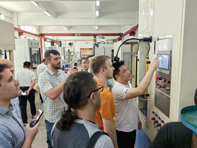 氧化鋁、氧化鋯陶瓷粉末伺服成型機(jī)