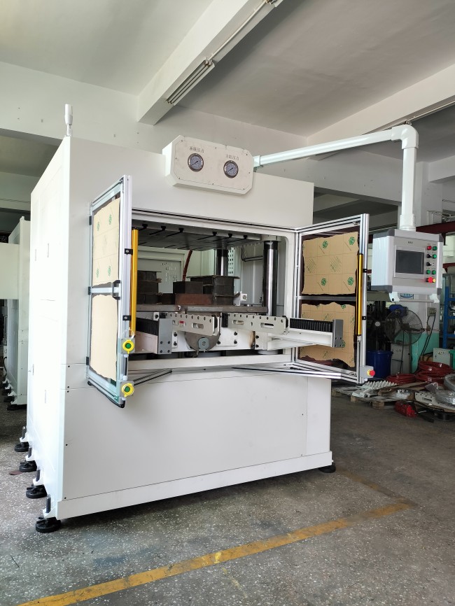 碳纖維熱壓成型機(jī)