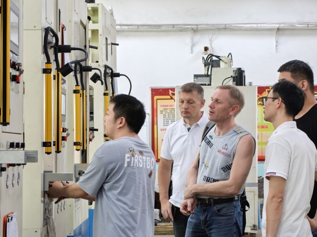 伺服粉末成型機-新材料、新技術、新工藝