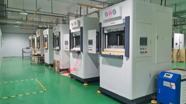 【手機、VR/AR、無人機】玻纖熱壓成型機應(yīng)用場景