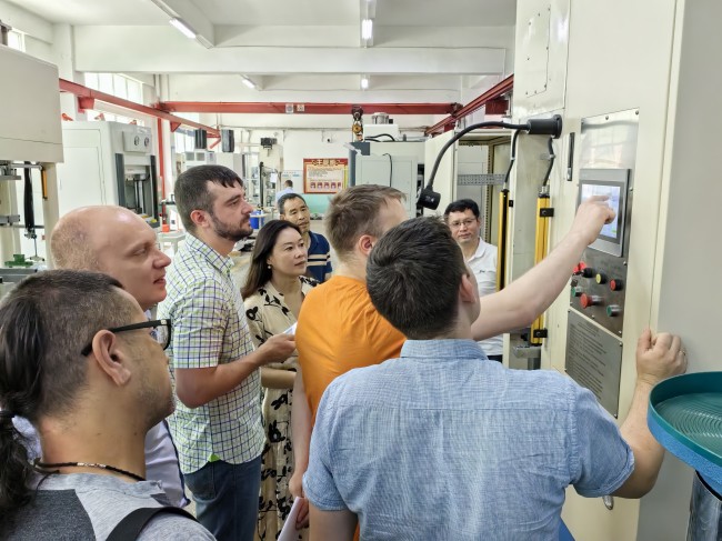 又一批粉末伺服成型機出口俄羅斯 又一批粉末伺服成型機出口俄羅斯