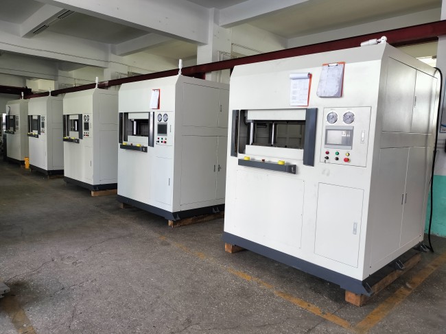 【碳纖維、碳纖】熱壓成型機技術