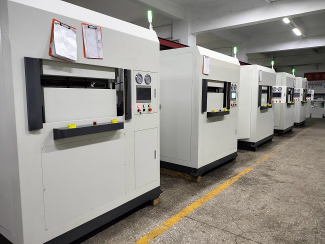 新材料：碳纖、玻纖、復(fù)合材料熱壓成型機(jī)技術(shù)